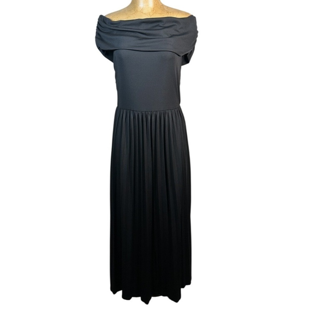 Zesica Black Off the Shoulder Maxi Dress‎ Medium Viscose Spandex Ribbed Evening